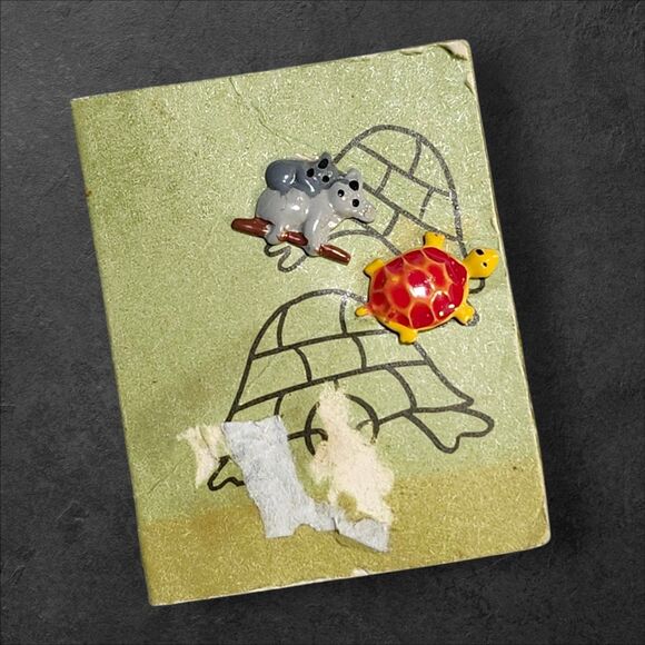 Vintage The Bug House Turtle & Koala Enamel Pins on Original Card 1960s 1970s - Picture 2 of 7